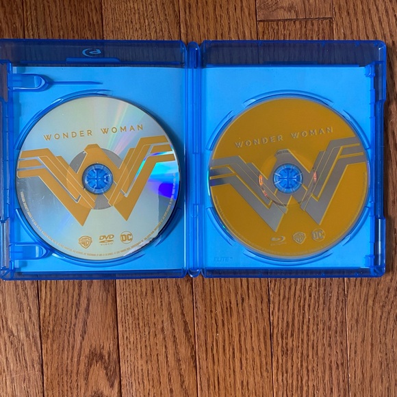 Wonder Women Blu-ray & DVD - Picture 3 of 4
